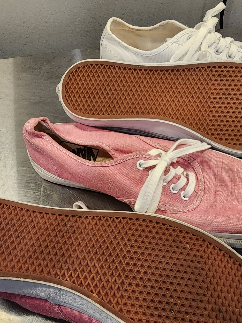 Vans 10 - Picture 4 of 9